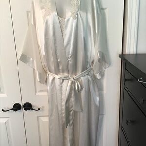 LORD & TAYLOR Classic Ivory Satin Peignoir Negligee Ensemble Robe & Gown 2X MINT